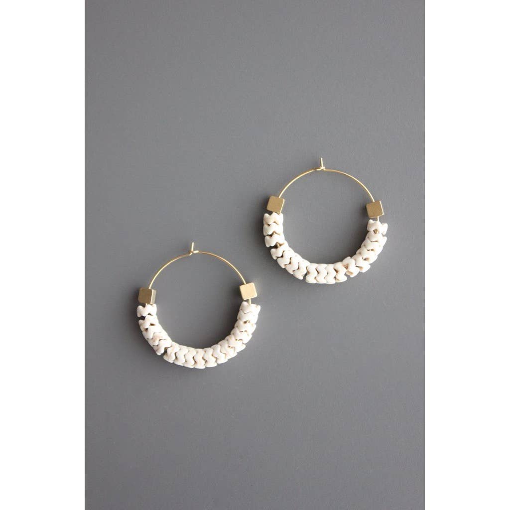 YSME08 White snake stone and brass hoop earrings