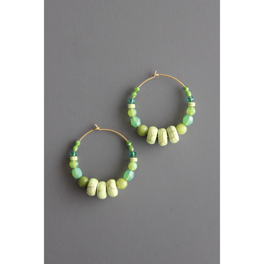 BKNE09 Green stone and glass hoop earrings