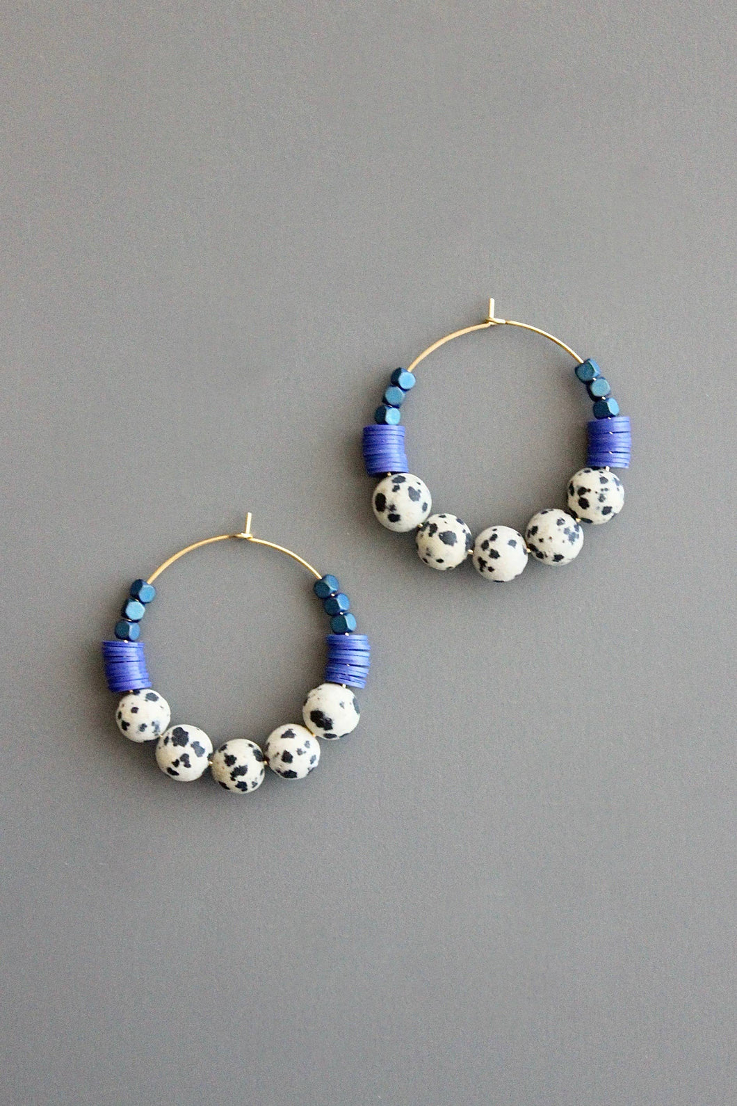 ZLDE14 Dalmatian and blue vulcanite hoop earrings