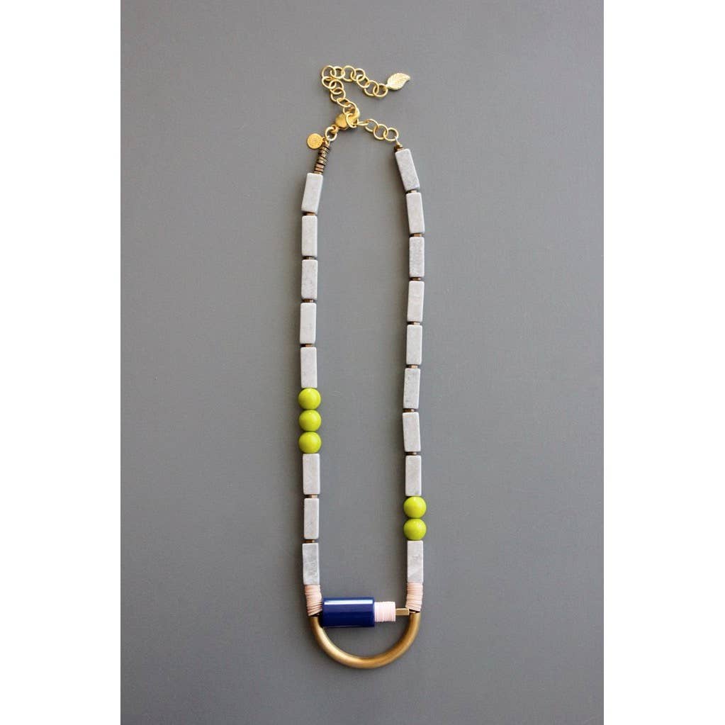 UMA118 Geometric gray stone and glass necklace